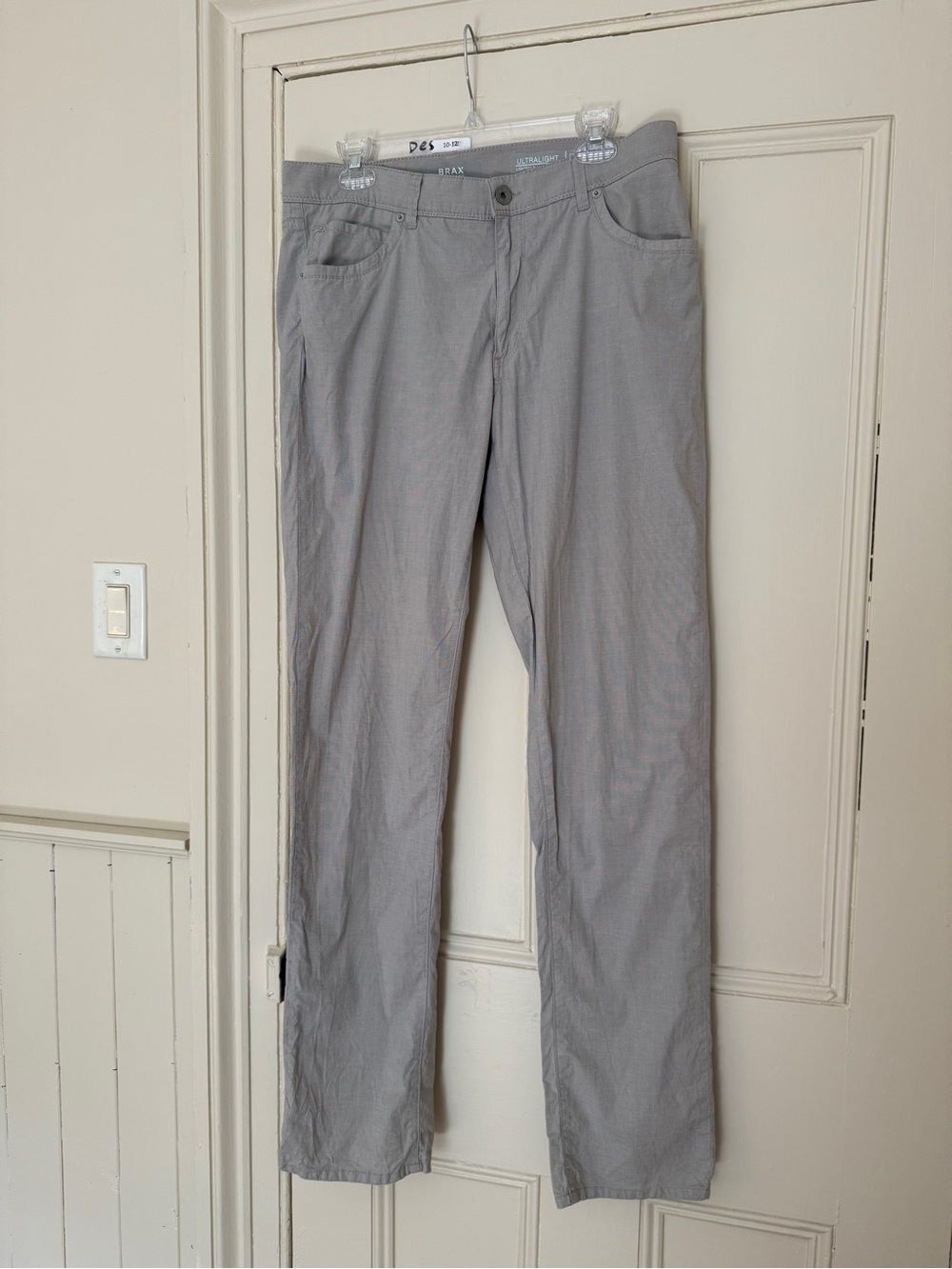 Brax Men's Cadiz Ultralight Straight Fit Chino’s. Light Grey. 34”. SUMMER.